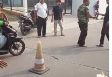 Pemilik kabel bisa di tuntut karna ada pembiaran dan kesengajaan sehingga makan korban.