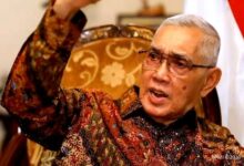 Matan Wakil Presiden RI Try Sutrisno minta segera Pemakzulan Anak Jokowi secepatnya.