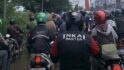 Jalan hari ini senin macet parah, penjagaan pertigaan titik macet kurang anggota.