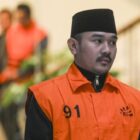 TAK MAU MALU, KEDUA ANAK DAN AYAH TERJERAT OTT KPK.