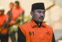TAK MAU MALU, KEDUA ANAK DAN AYAH TERJERAT OTT KPK.