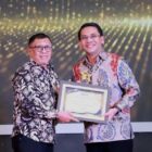 Kakanwil BPN Banten Harison Mocodompis Terima Anugerah Golden Leader 2026 di HUT ke-6 JMSI.