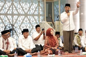 Pemerintah provinsi, pemerintah kabupaten, Forkopimda, ulama dan masyarakat menyatu dalam suasana ukhuwah.