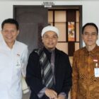 Kegiatan pengajian dwi mingguan ini kemudian ditutup dengan doa memohon keberkahan ilmu dan kemudahan.
