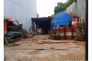 Diduga Dugaan penyalahgunaan Bahan Bakar Minyak (BBM) jenis solar subsidi di sebuah gudang yang berada di kawasan.